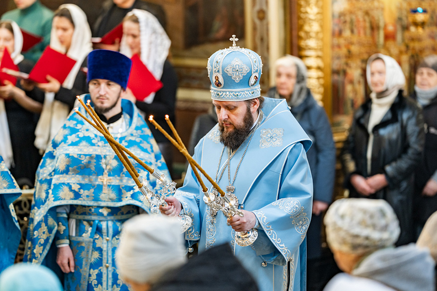 Божественная литургия в Троицком кафедральном соборе Подольска в день праздника Благовещения Пресвятой Богородицы
